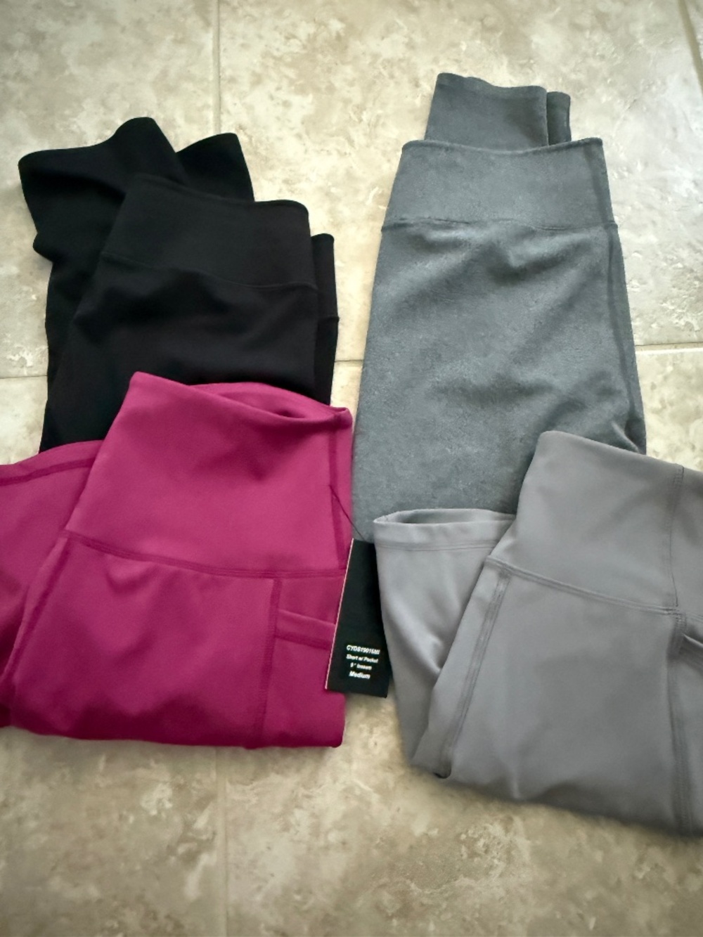 2 Uniqlo airism leggings like new, 2 shorts size M